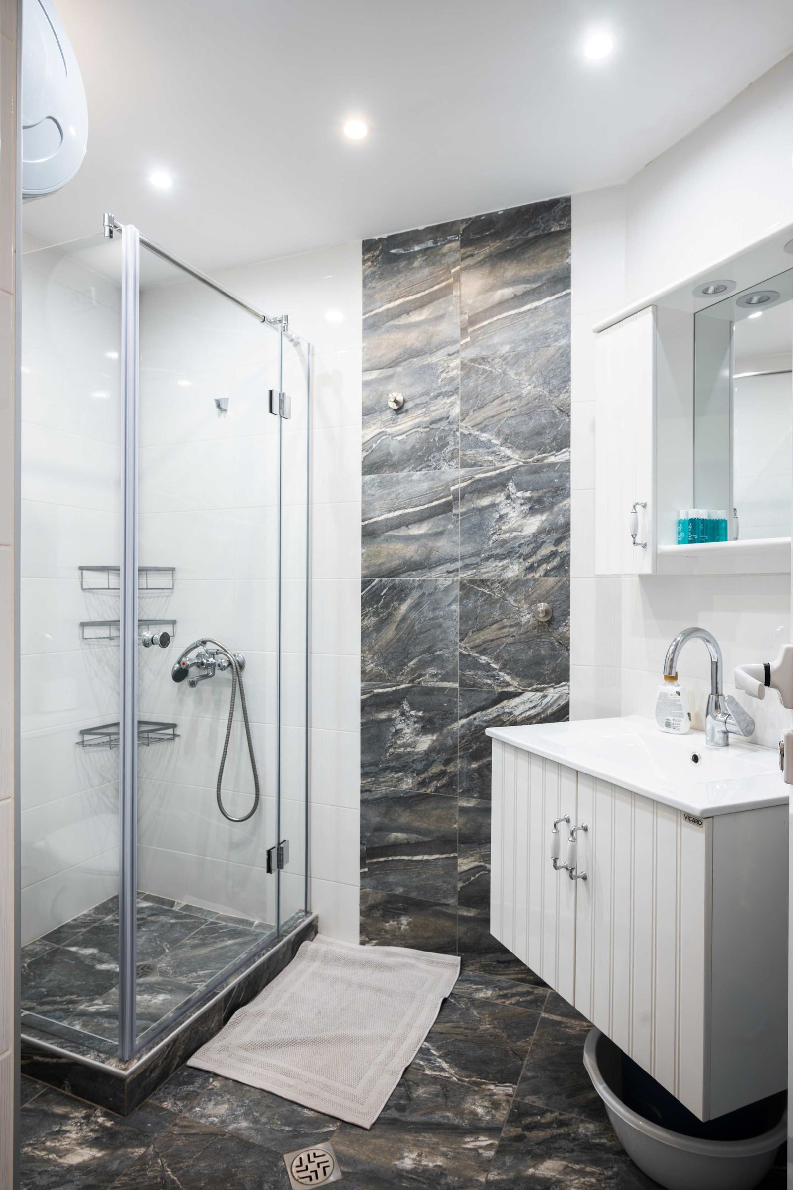 Sunny &amp; Modern 1BD Apartment - Photo 23