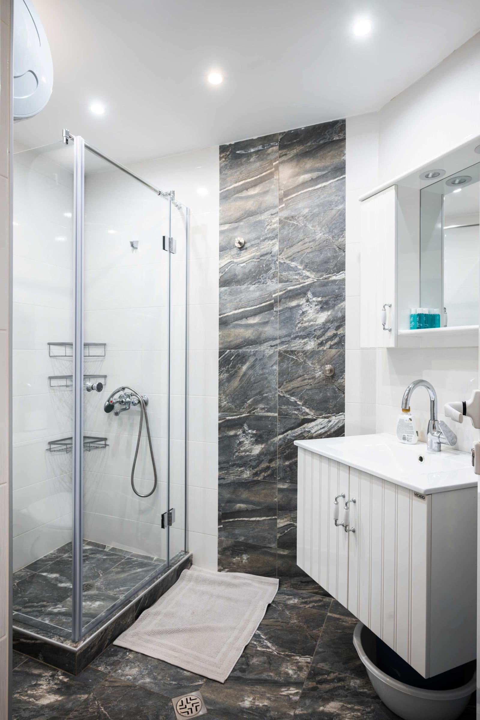 Sunny &amp; Modern 1BR Apartment - Photo 23