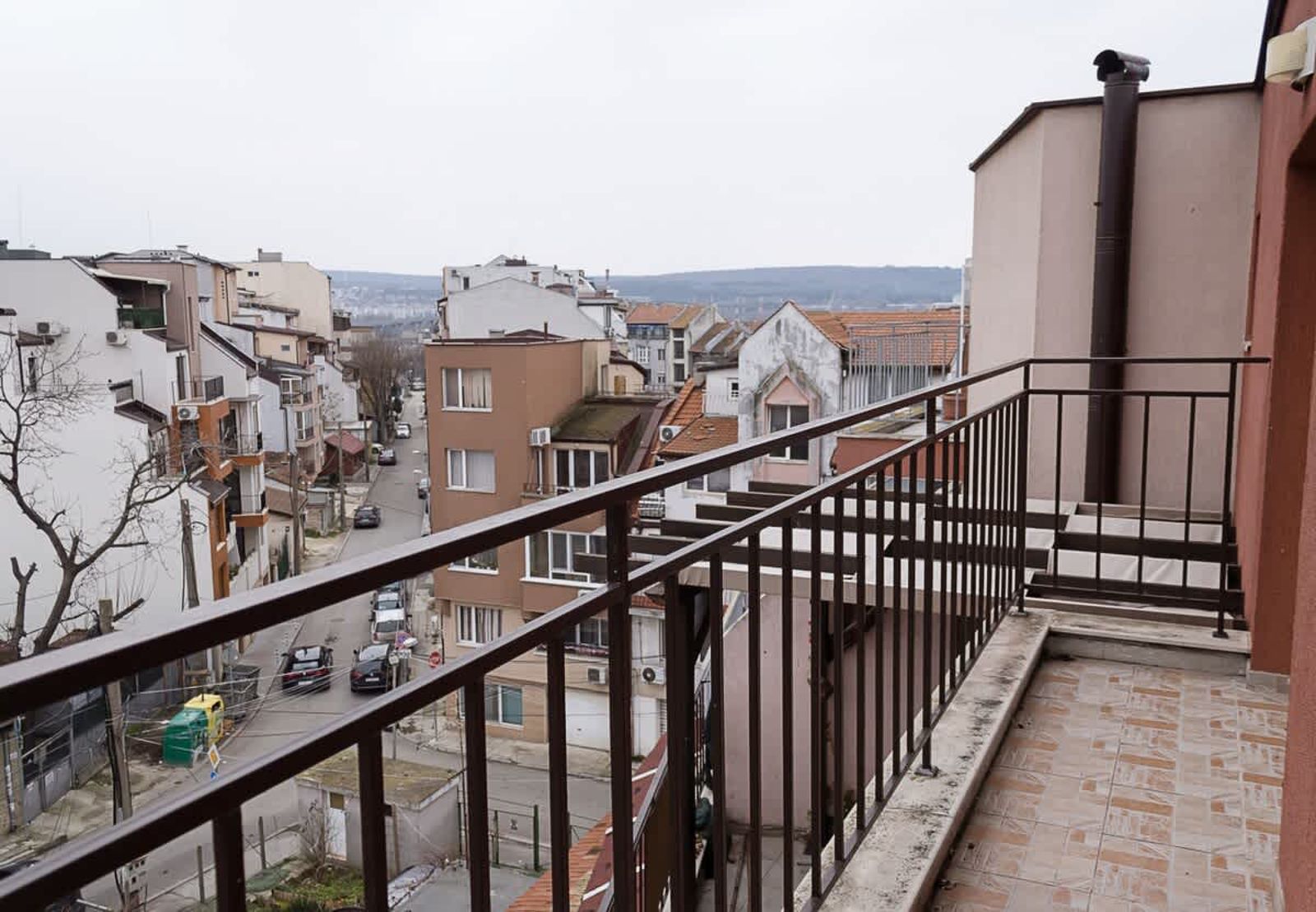 Modern 2-Level Apartment with Balcony in Varna - Photo 5