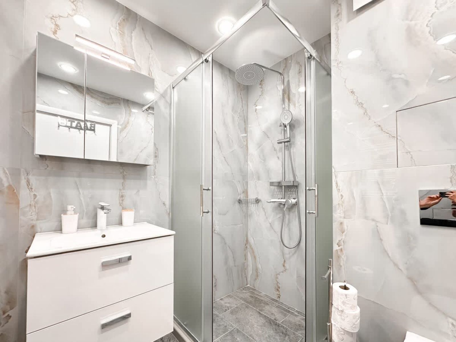 Crème Lux - Elegant 1BD in Manastirski Livadi - Photo 3