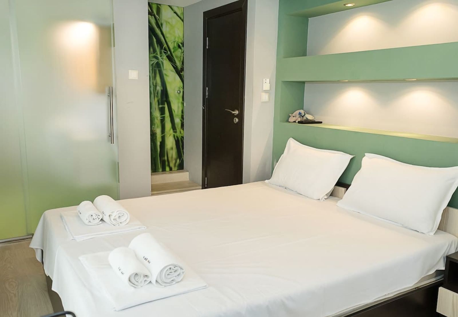 Modern 2-Level Apartment with Balcony in Varna - Photo 18