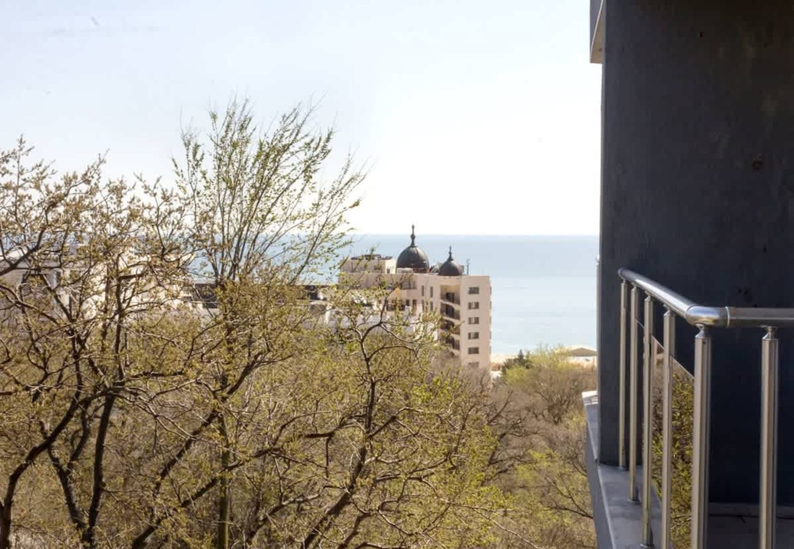 Bright 1-bedroom Flat with Balcony in Golden Sands - Photo 6