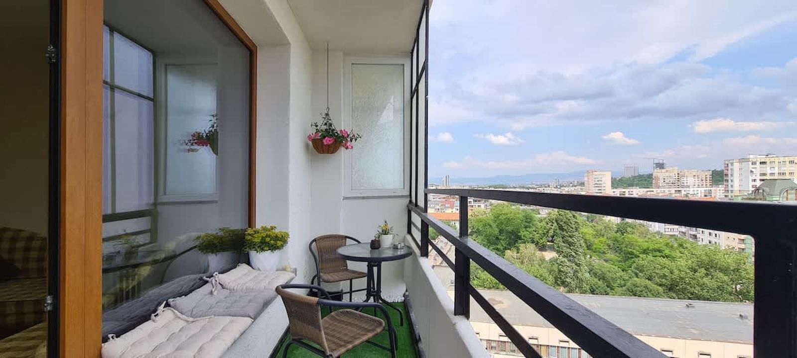 Panoramic and Spacious Flat near the City Centre - Photo 10