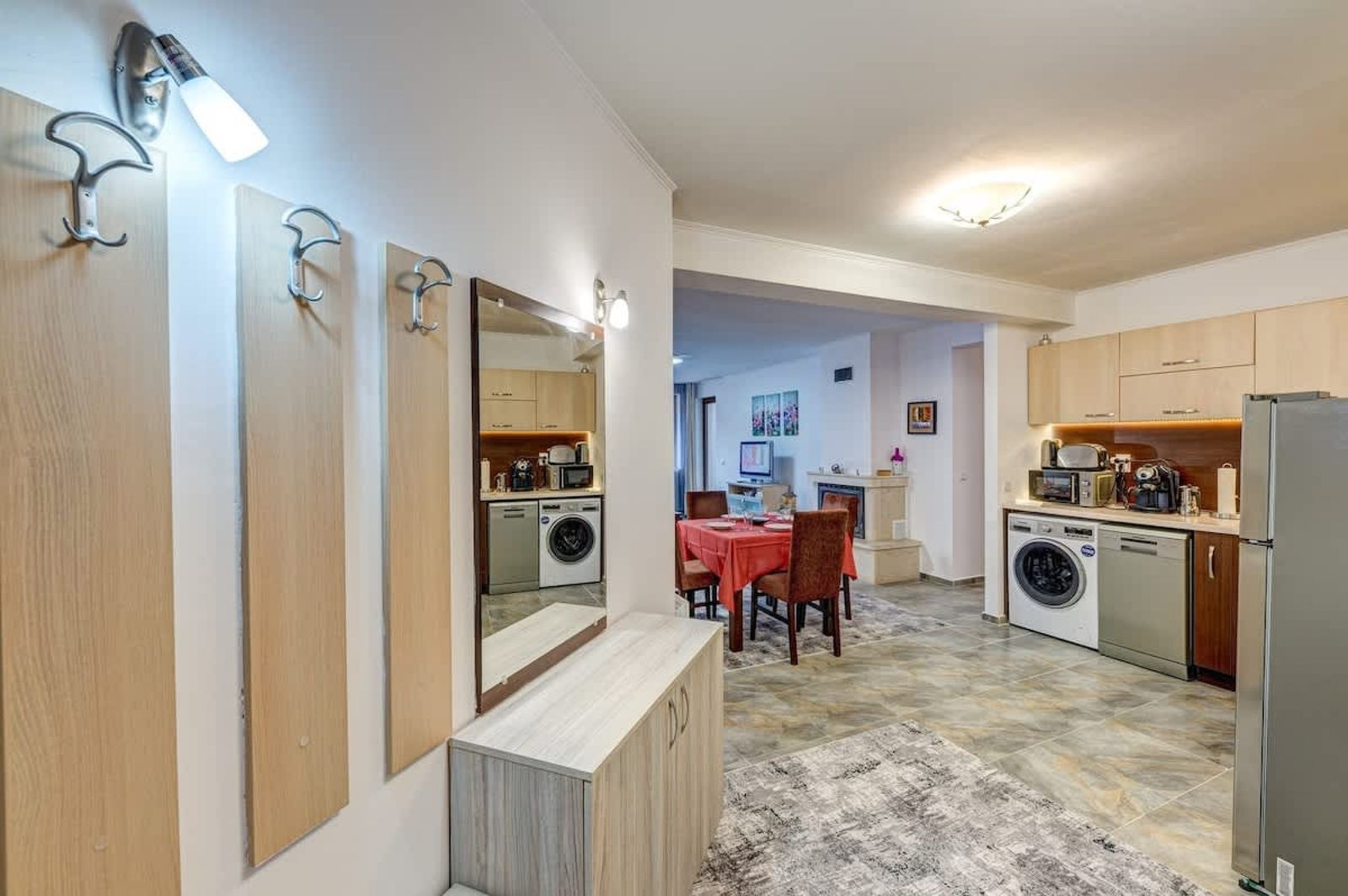 Bright and Spacious 2-BDR Apartment with Balcony - Photo 6