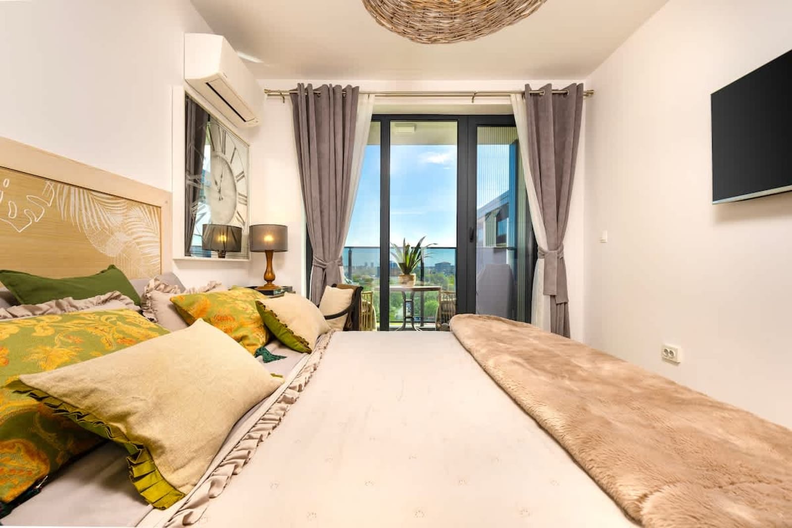 Exclusive One-Bedroom Retreat + Private Parking - Photo 10