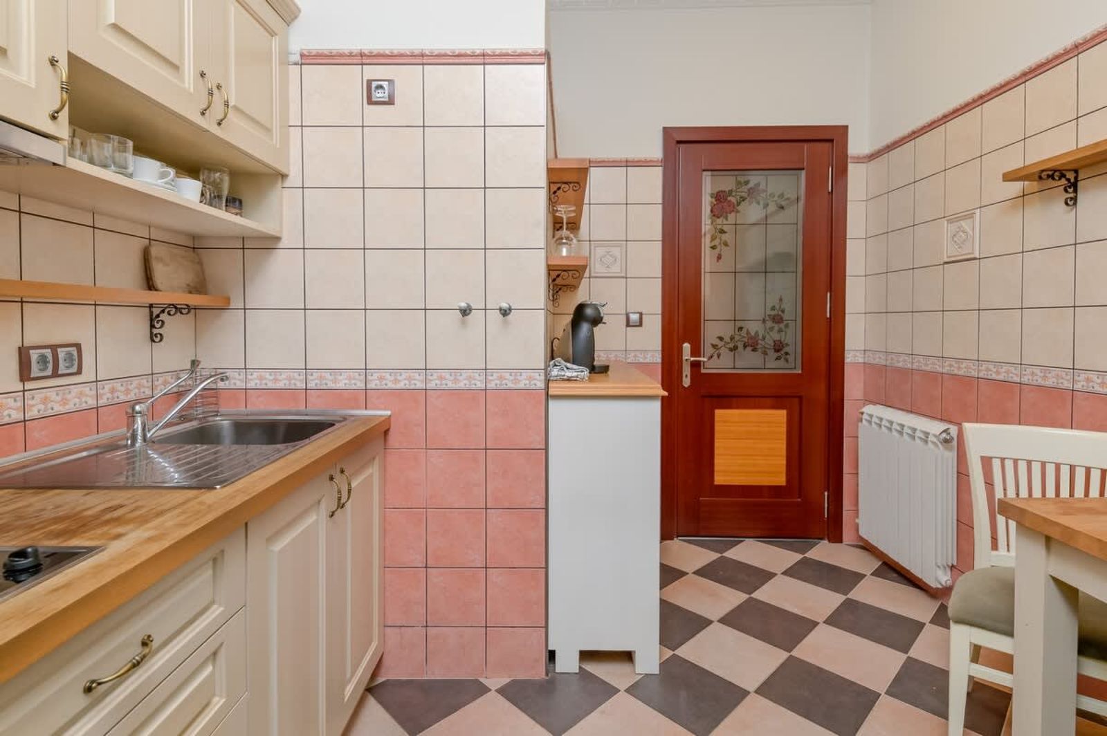 Colorful &amp; Elegant 2BD Flat – Premium Central Stay - Photo 7