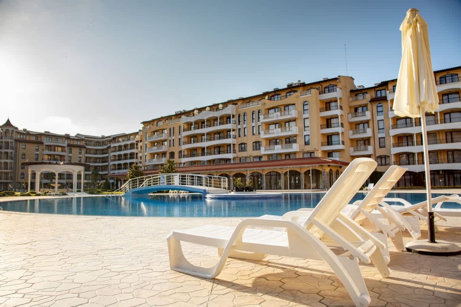 Sunny apartment in a complex with a POOL and GYM - Cover Photo