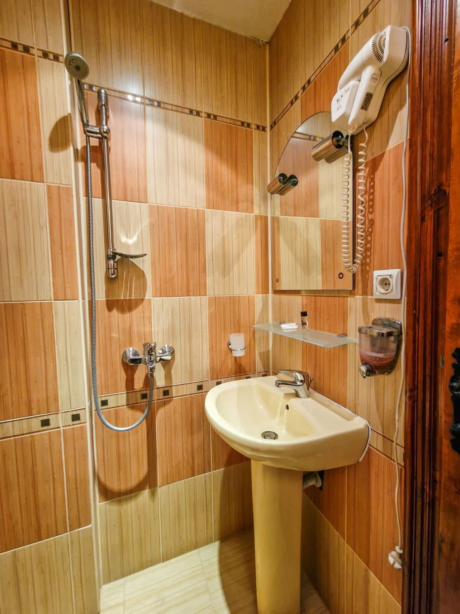 8BD Retreat in Bansko: Comfort &amp; Mountain Charm - Photo 25