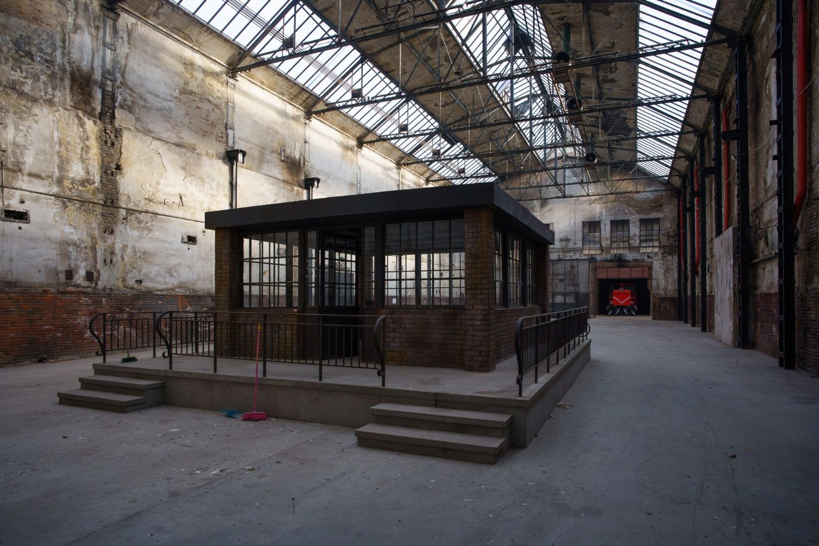 Abandoned Factory Bucharest - Photo 38