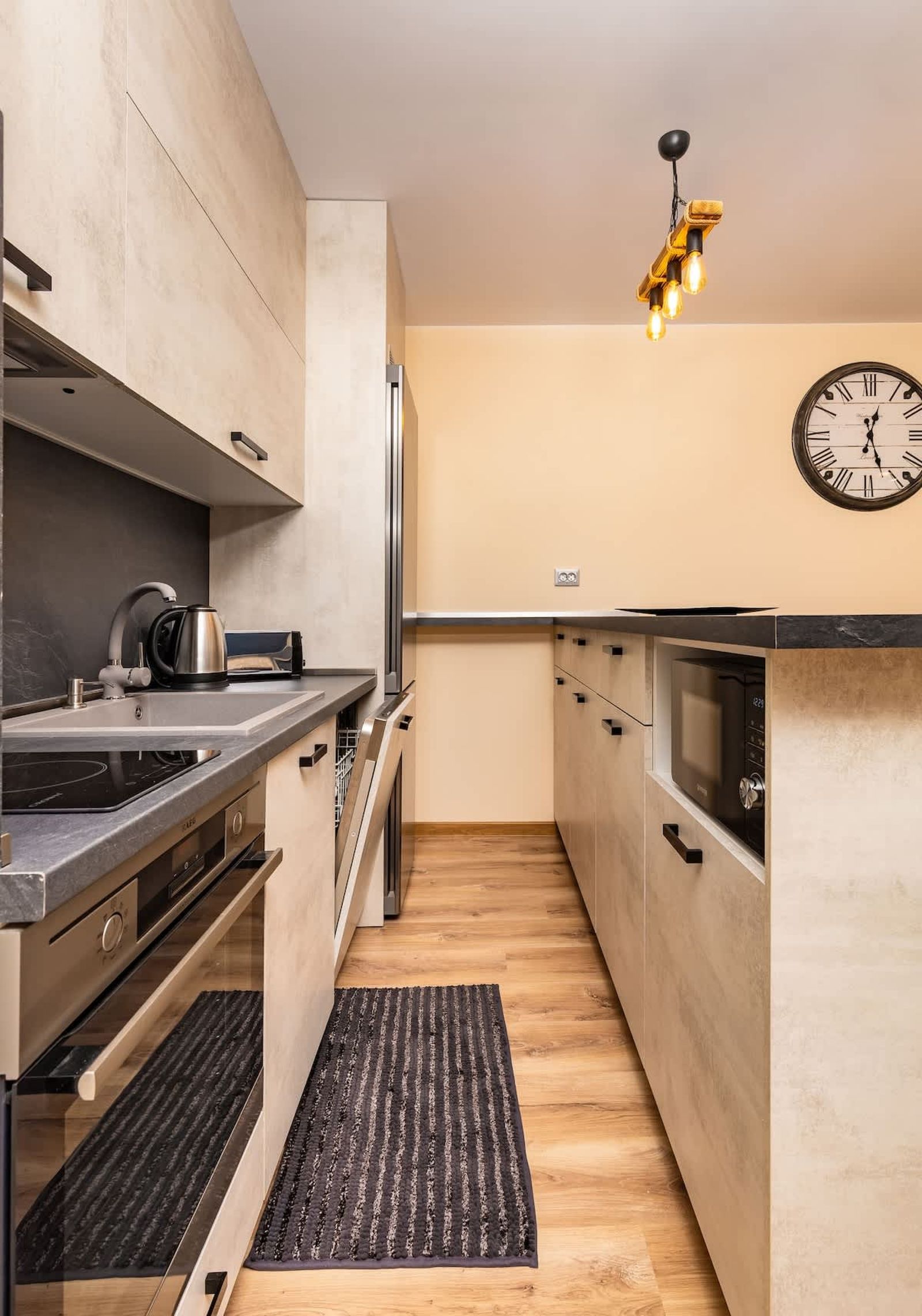 DaVinci Chic: Cozy Studio in the Heart of Plovdiv - Photo 7