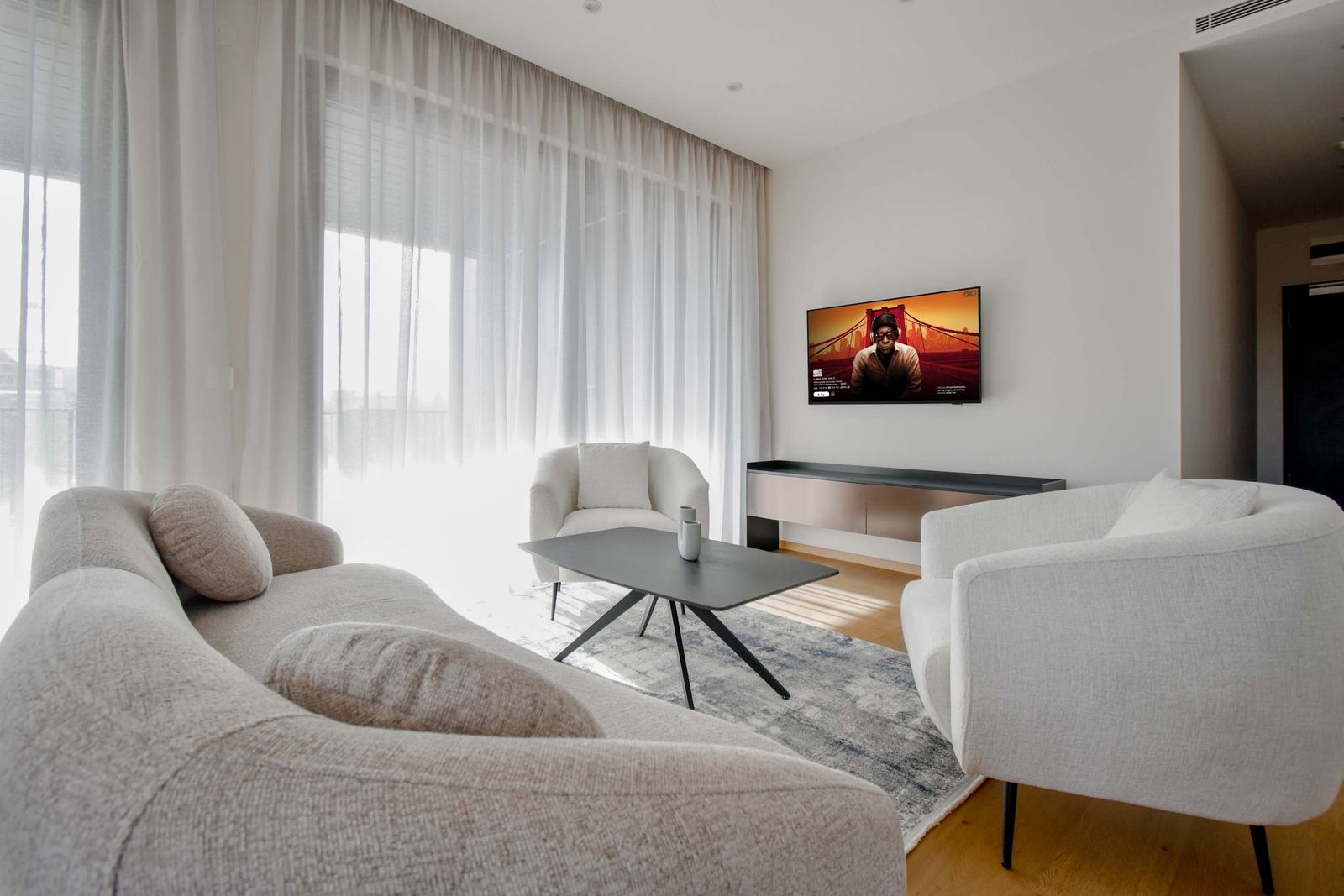 Hayashi Hotel - Glamourous 2BDR with a View - Photo 4