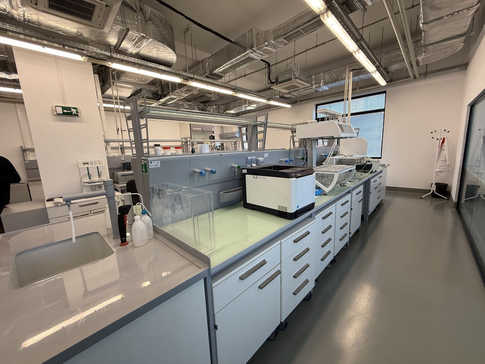 Modern Laboratory in Sofia - Photo 34