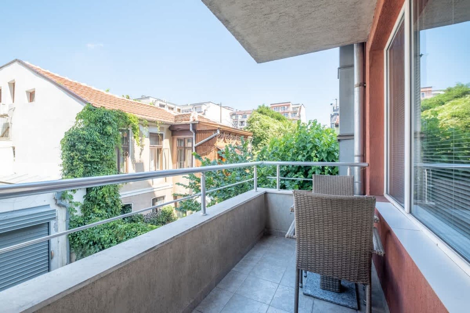 Spacious 1 bedroom apartment in a lively center - Photo 4