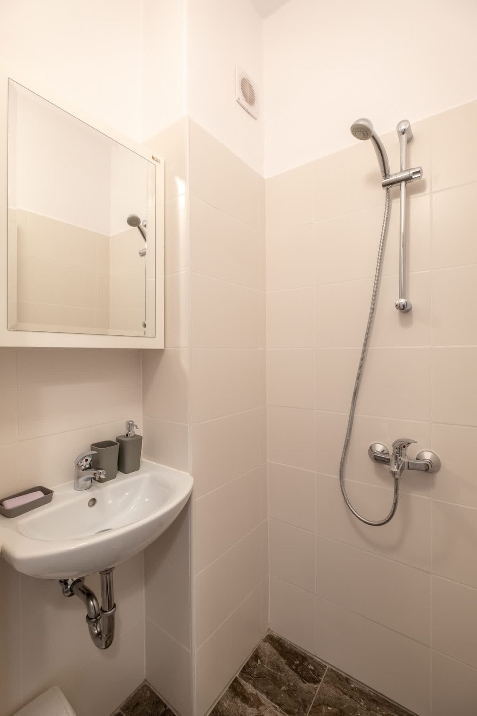 Peaceful downtown location - 2 bedroom apartment - Photo 22