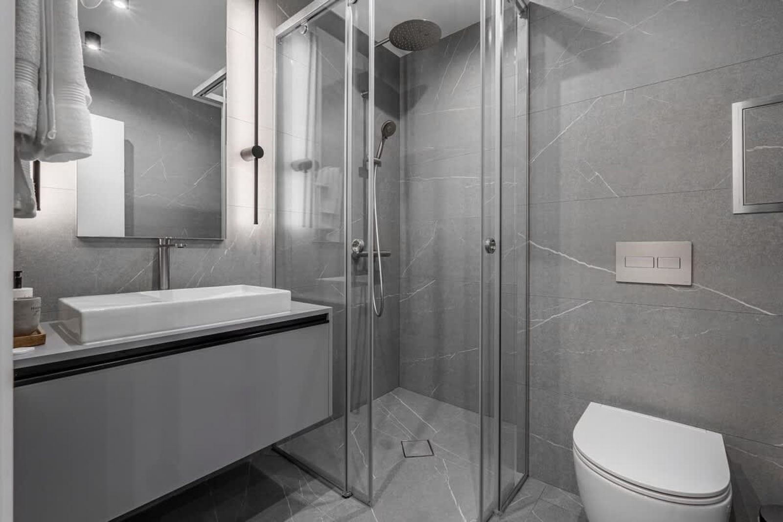 Stylish 1BR with Balcony &amp; Parking | Skyline Varna - Photo 27