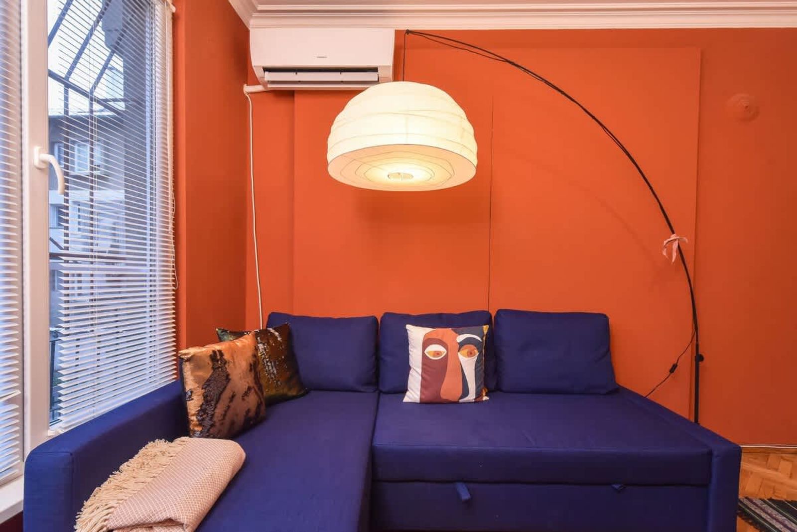 Vintage Spot - Colorful One-Bedroom Apartment - Photo 10