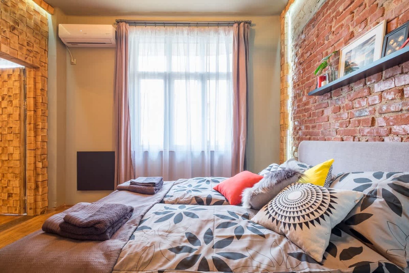 2 BDR &amp; 2 BTHR Funky Apartment / Supreme Location - Photo 50