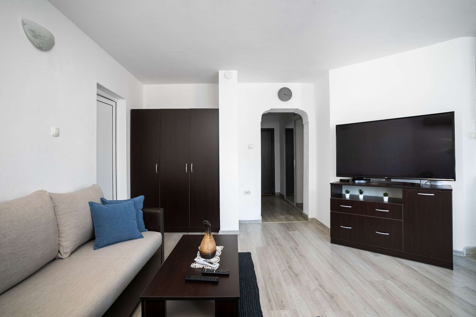 Sunny &amp; Modern 1BD Apartment - Photo 19