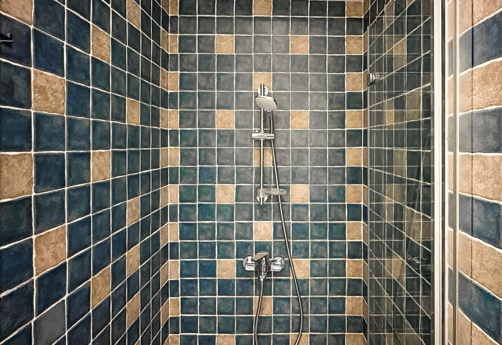 Classic Charm ~ 2BD Central Apartment - Photo 16