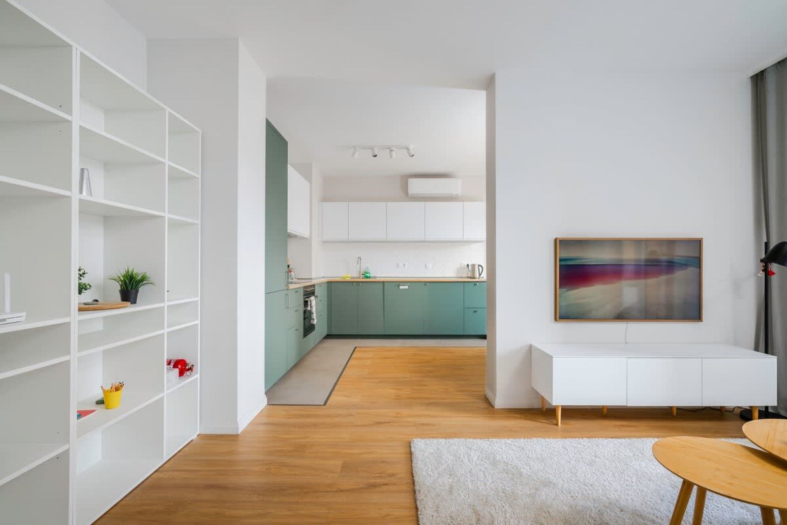 Modern and Central: 1BD Flat with Balcony - Photo 6