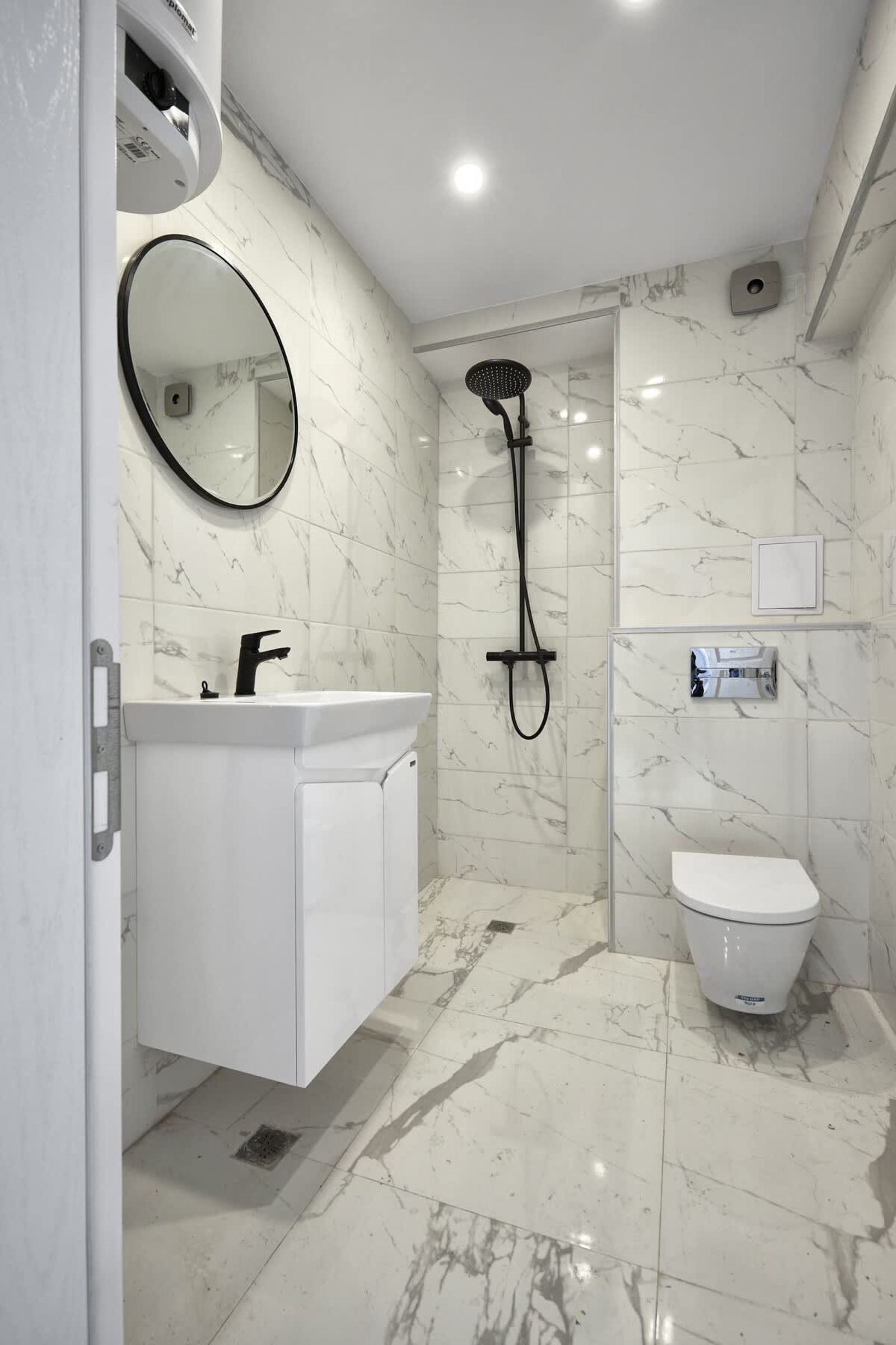 Sunny Seaside Retreat: 2BD Apartment in Nesebar - Photo 14