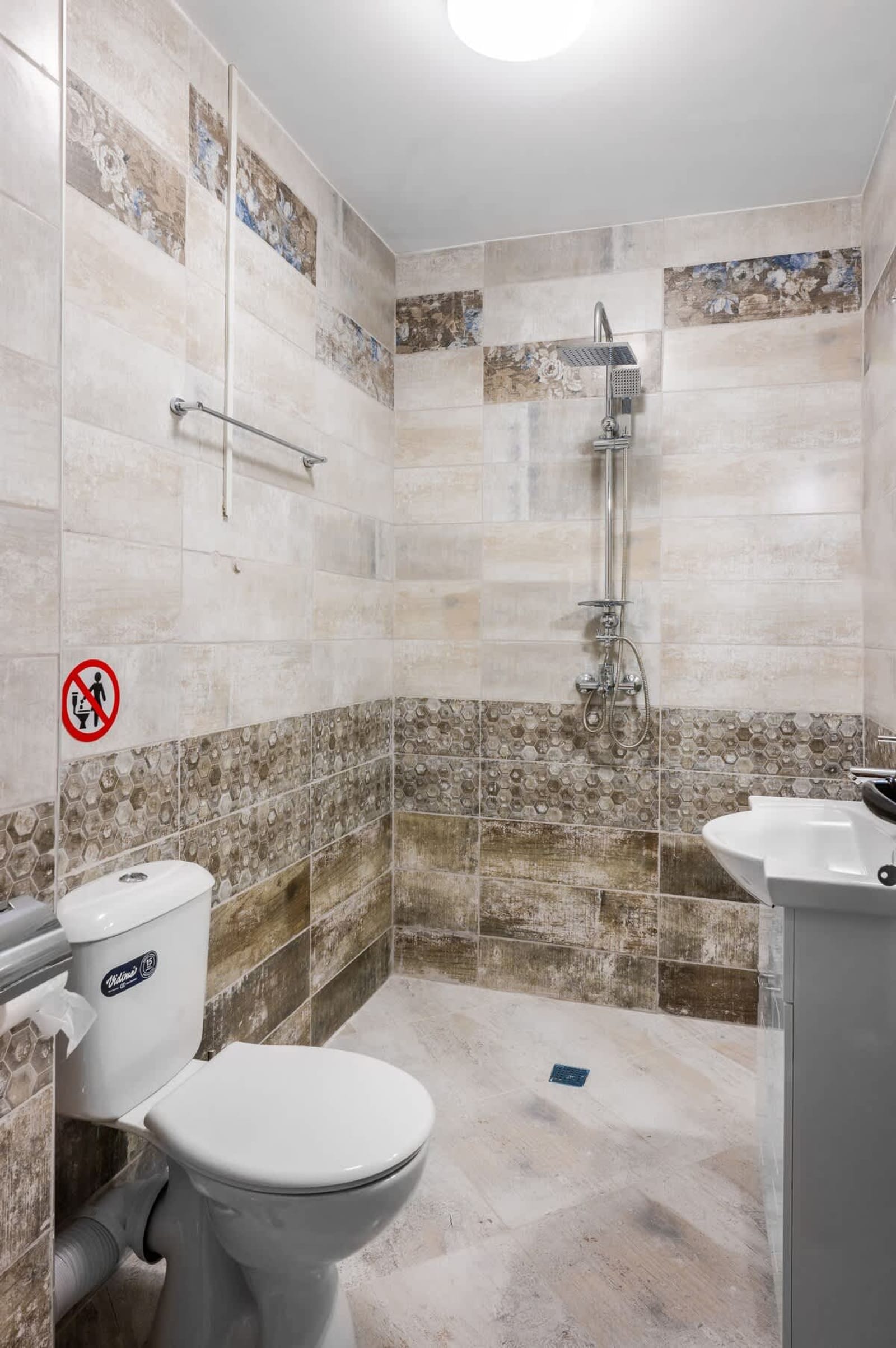 1-Bedroom Flat with Balcony in Sofia Center - Photo 10