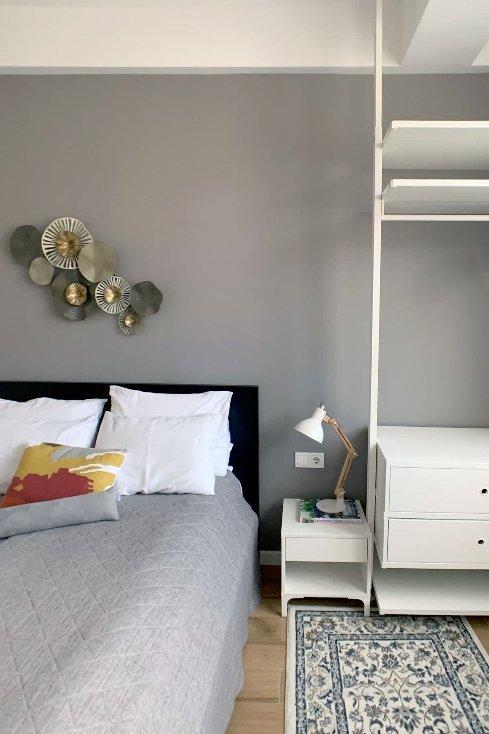 Elegant Getaway Near Iconic Eagles' Bridge - Photo 10