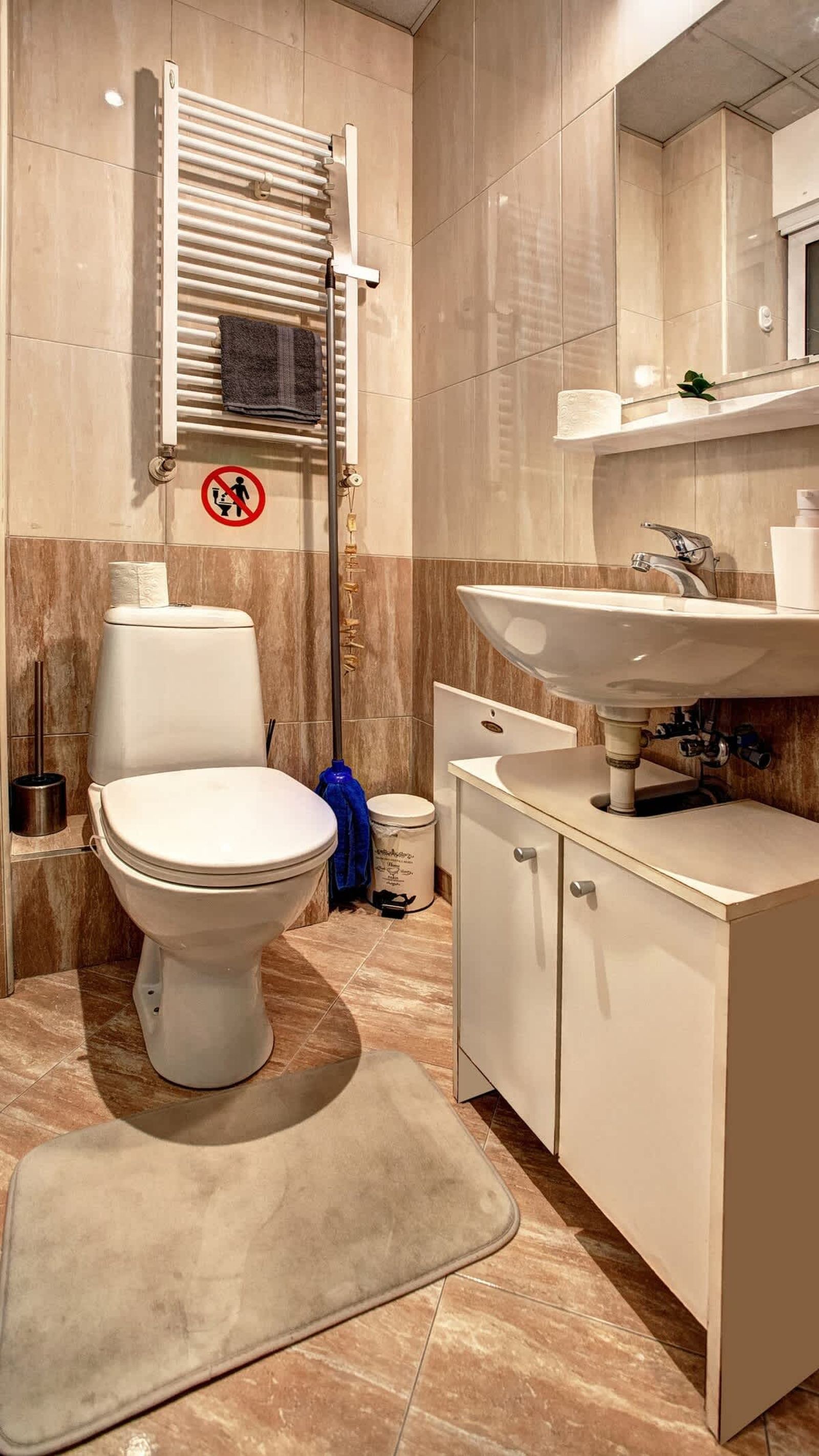 River Apartment - Photo 13