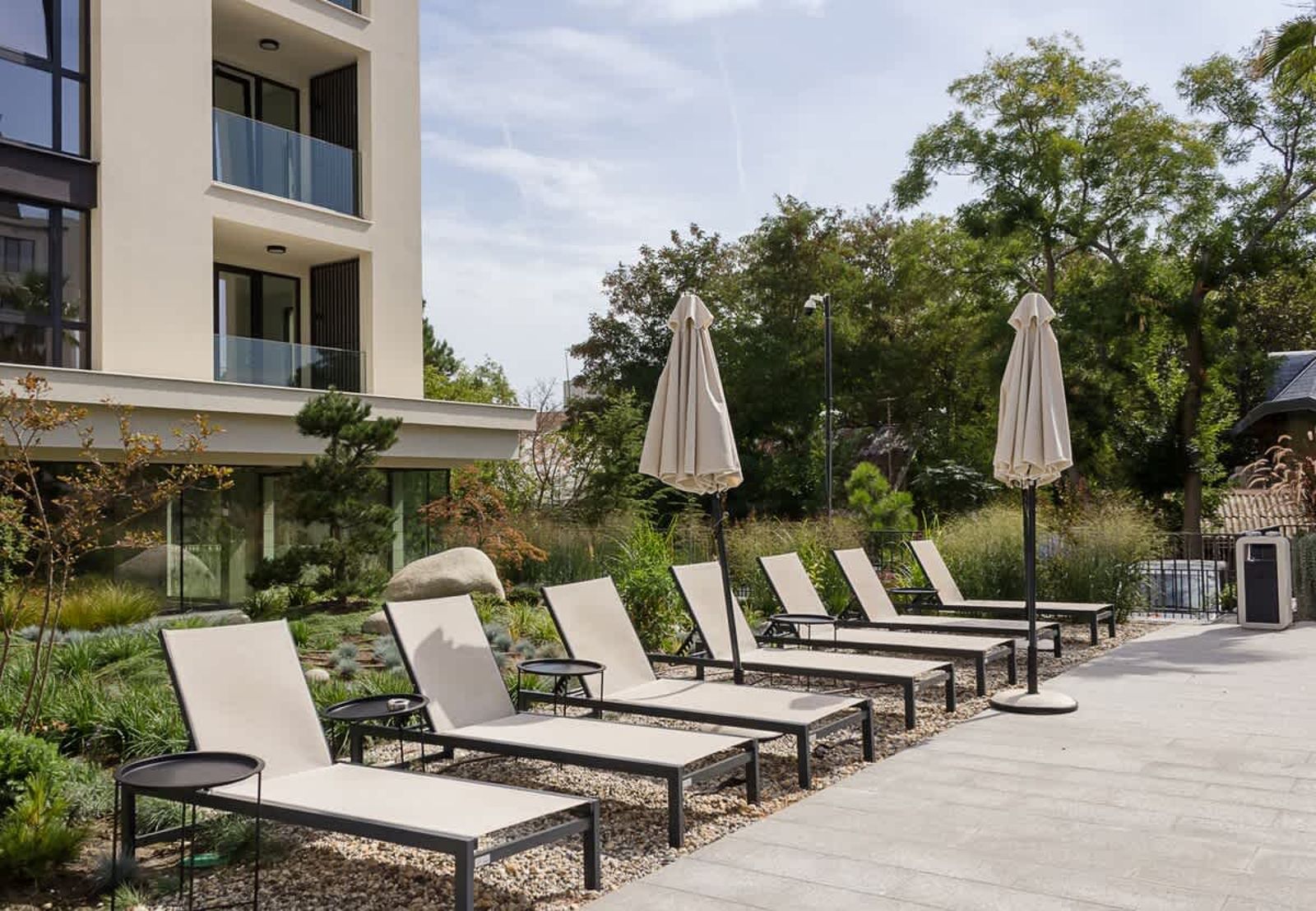 Azur Premium 1BD Flat  Pool &amp; Parking - Photo 28