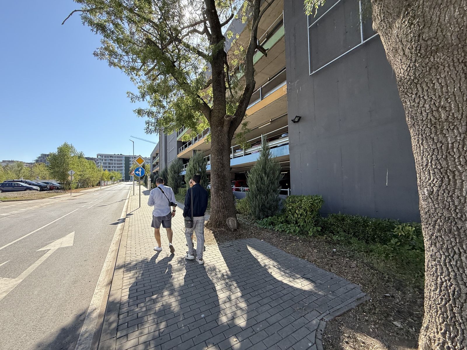 Big 5 Story Parking with security - Photo 4