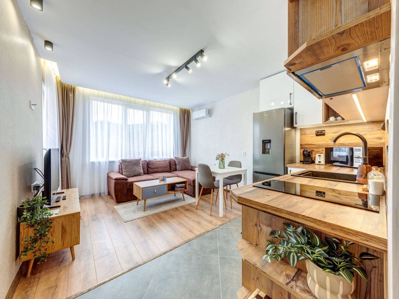 Stylish 1BR in the Heart of Town - Cover Photo