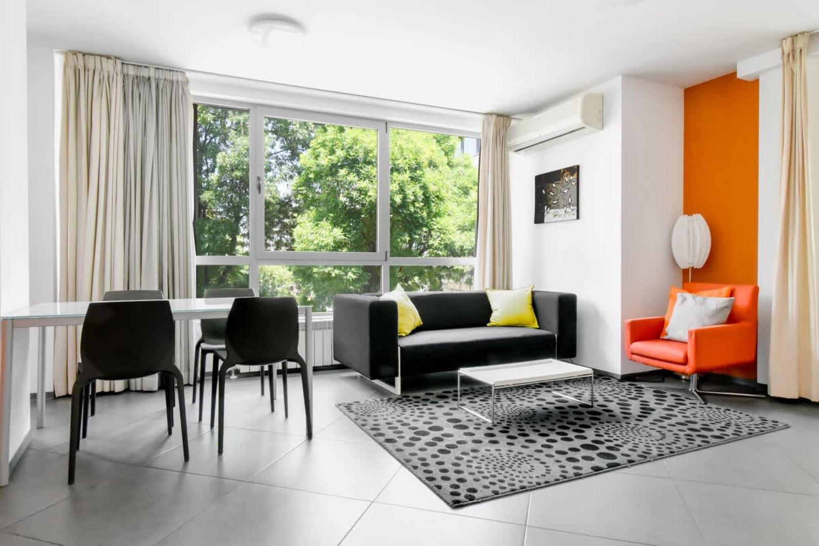 Joy Apartment – Stylish 2BD in Oborishte - Photo 2