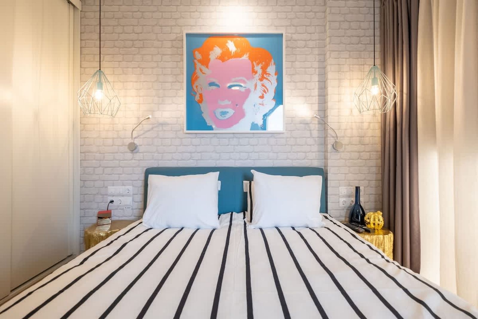 High-end Designer 2BR Aprt + Lift&amp;Balconies - Photo 21