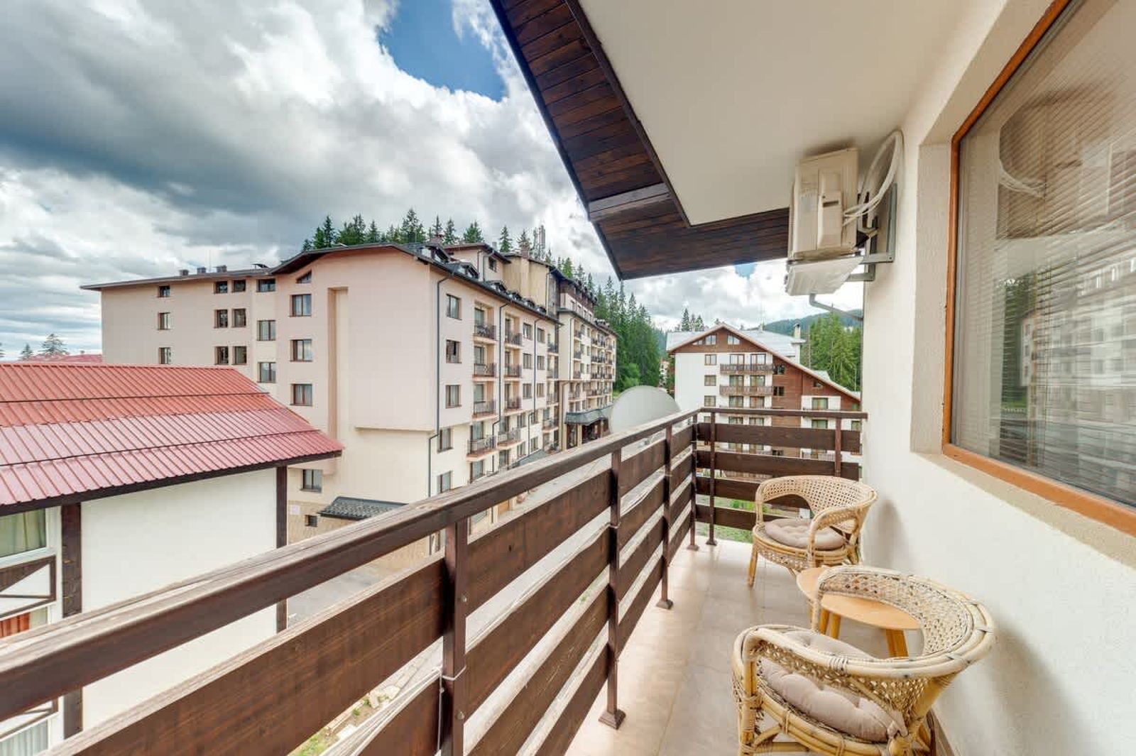 Villa Cometa 1BD - Balcony &amp; Near Slope 7 - Photo 4