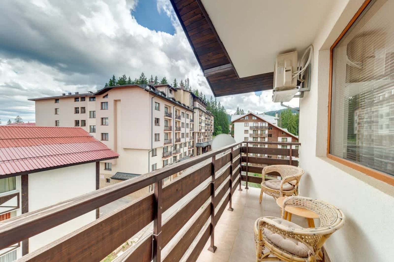 Villa Cometa 1BD - Balcony &amp; Near Slope 7 - Photo 4