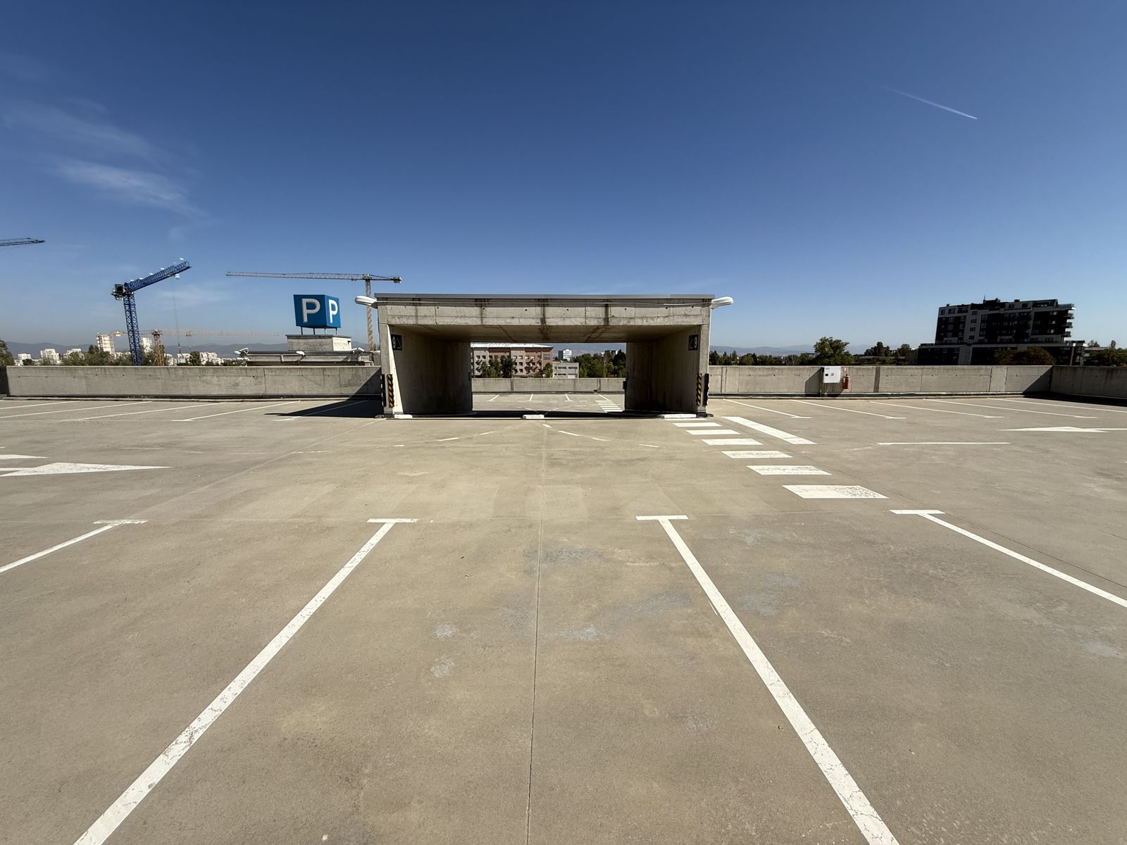 Big 5 Story Parking with security - Photo 37