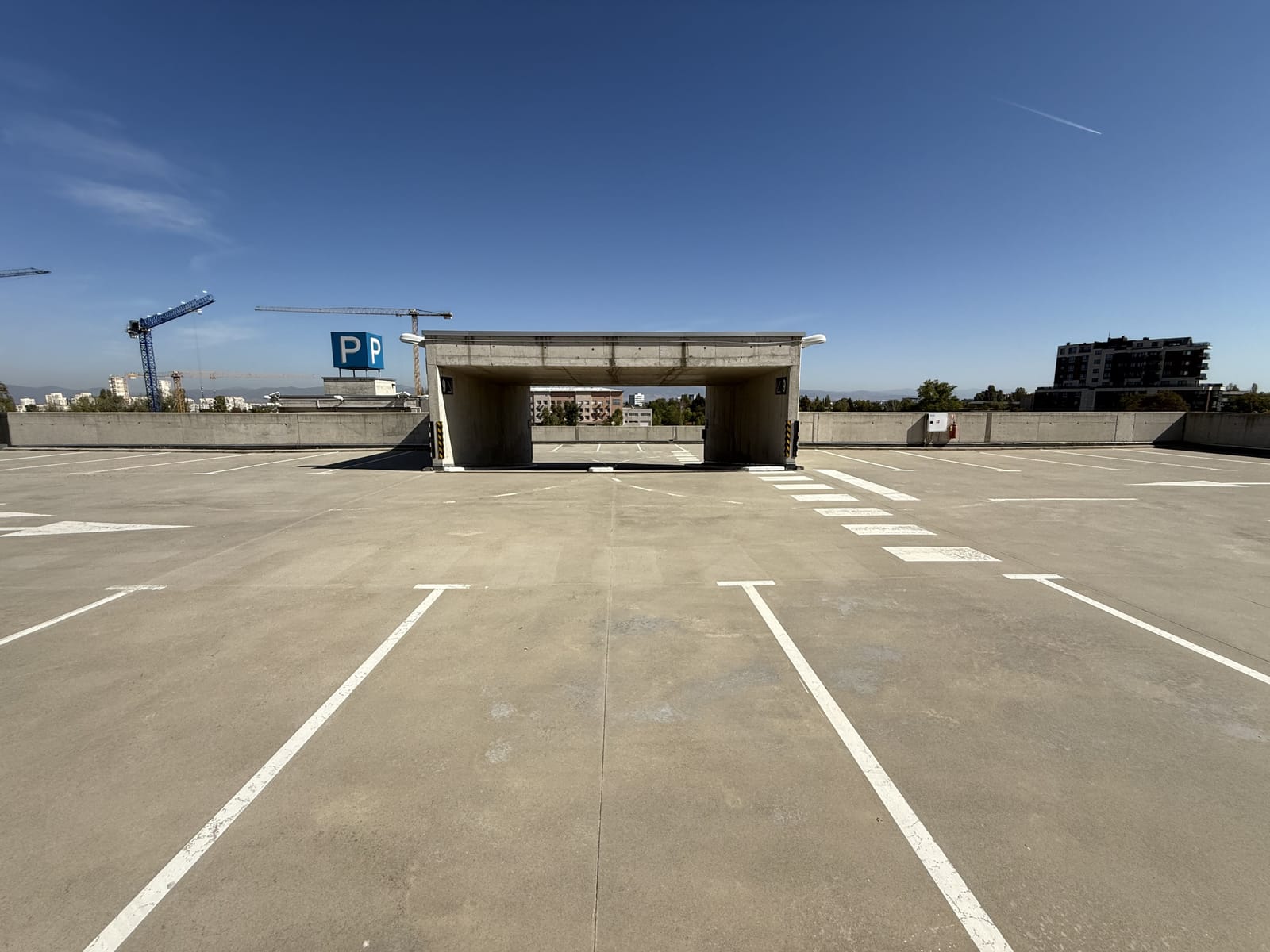 Big 5 Story Parking with security - Photo 37