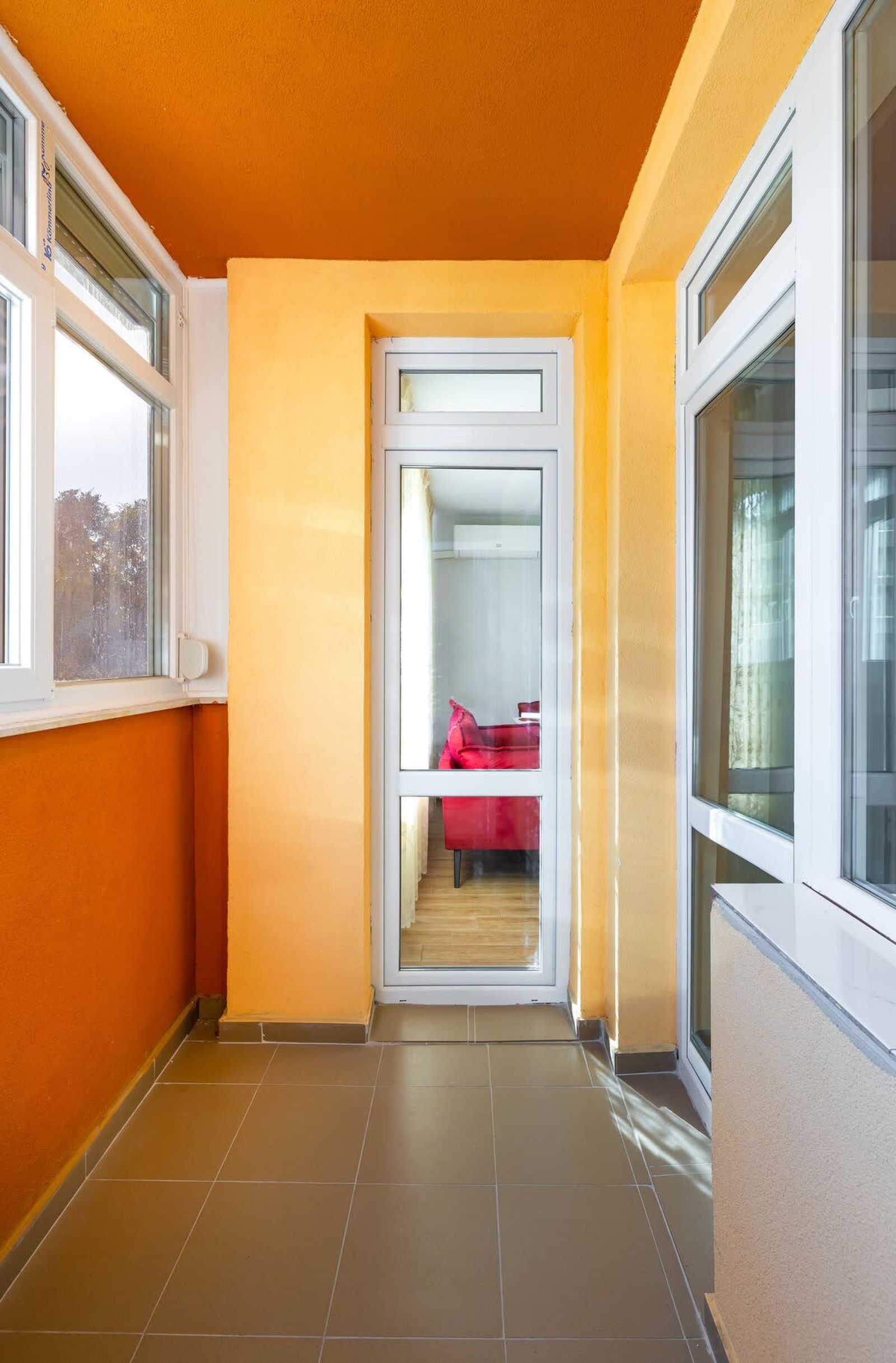 Bright and Cozy Apartment Next to a City Park - Photo 12