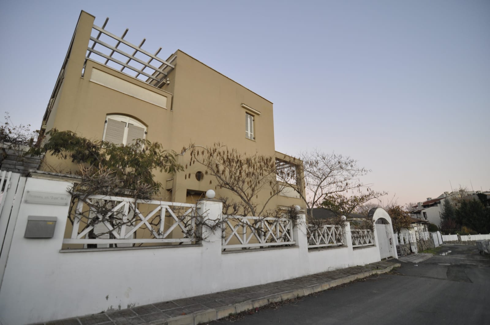 The Flower House - Photo 2