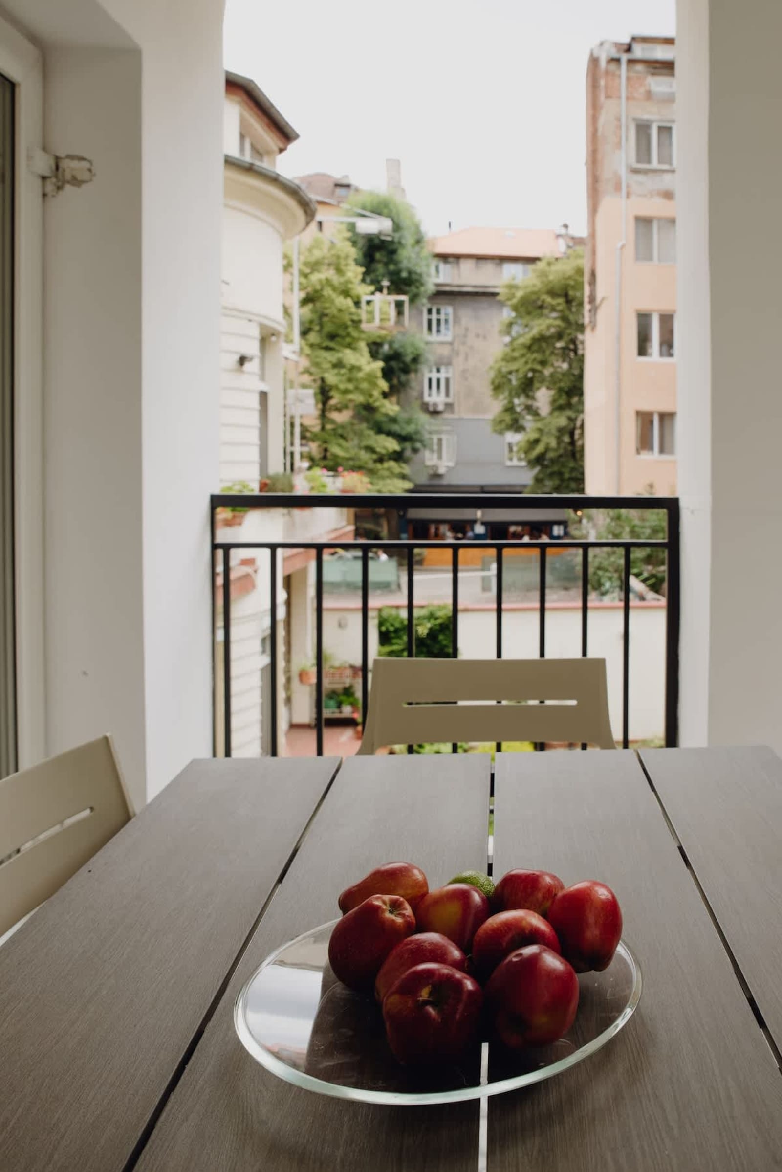 Elegant Escape - High Ceilings, Balcony &amp; Piano - Photo 18