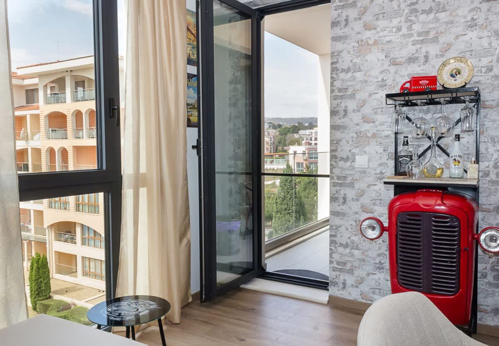 Azur Premium 1BD Flat  Pool &amp; Parking - Photo 18