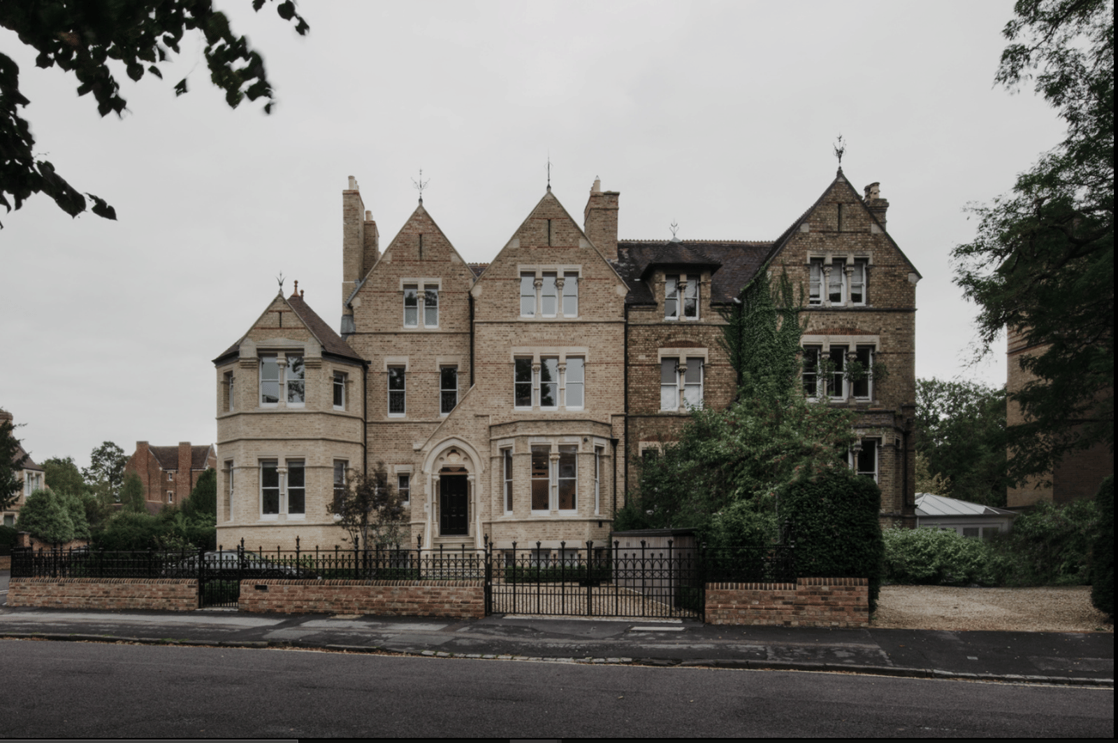 Quatrefoil House Oxford - Photo 11