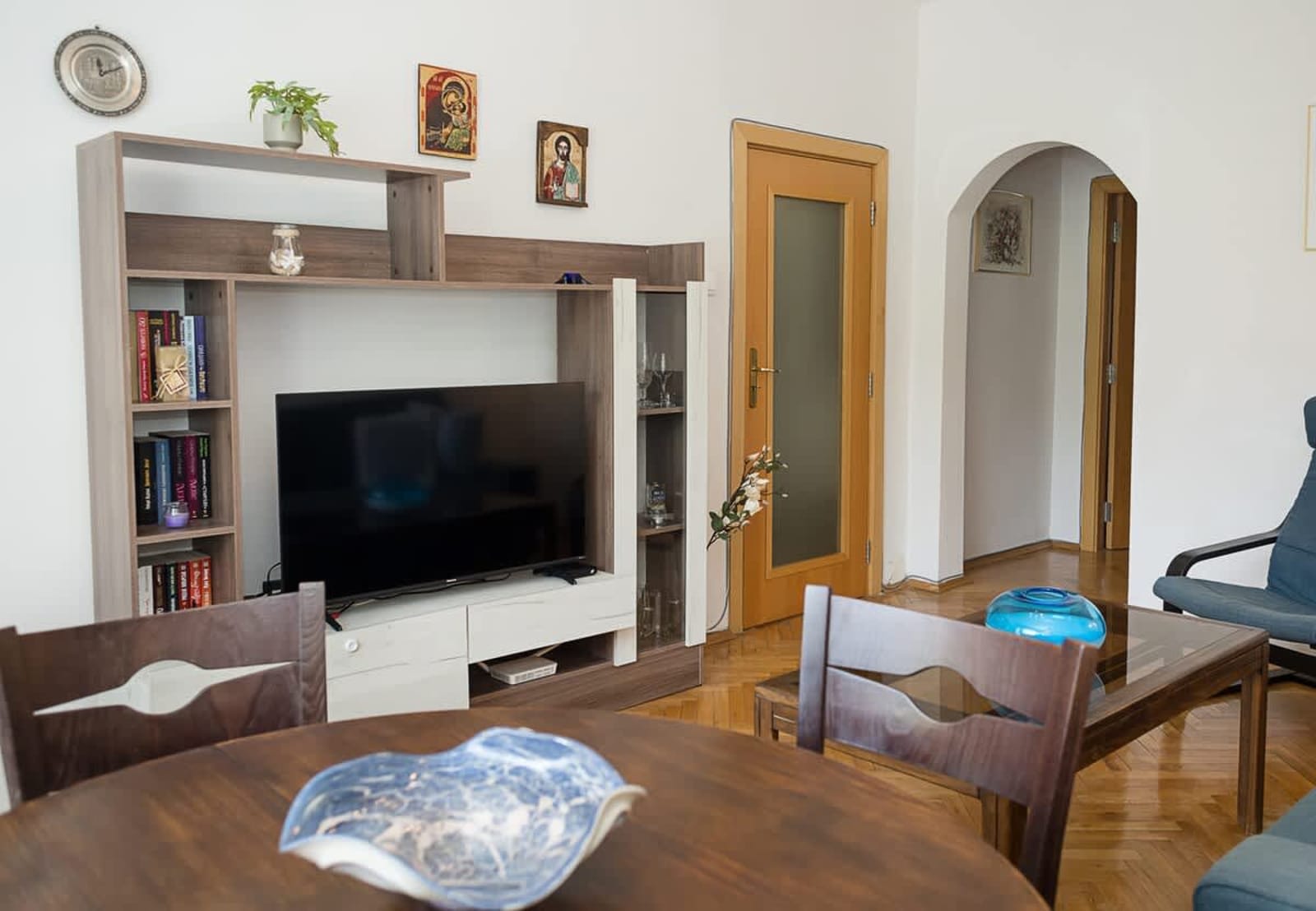 Sunny 2-Bedroom Flat near Sea Garden|Chayka, Varna - Photo 8