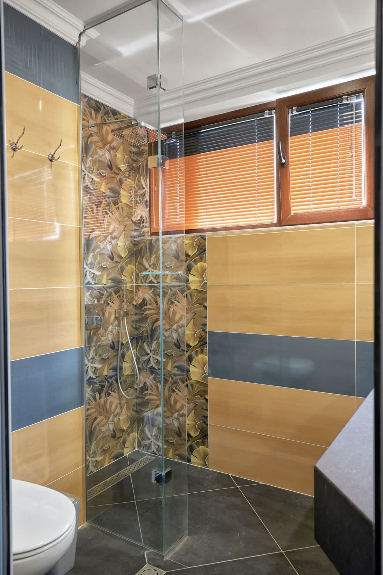 3BD Beach Paradise with a Stunning View + Parking - Photo 11