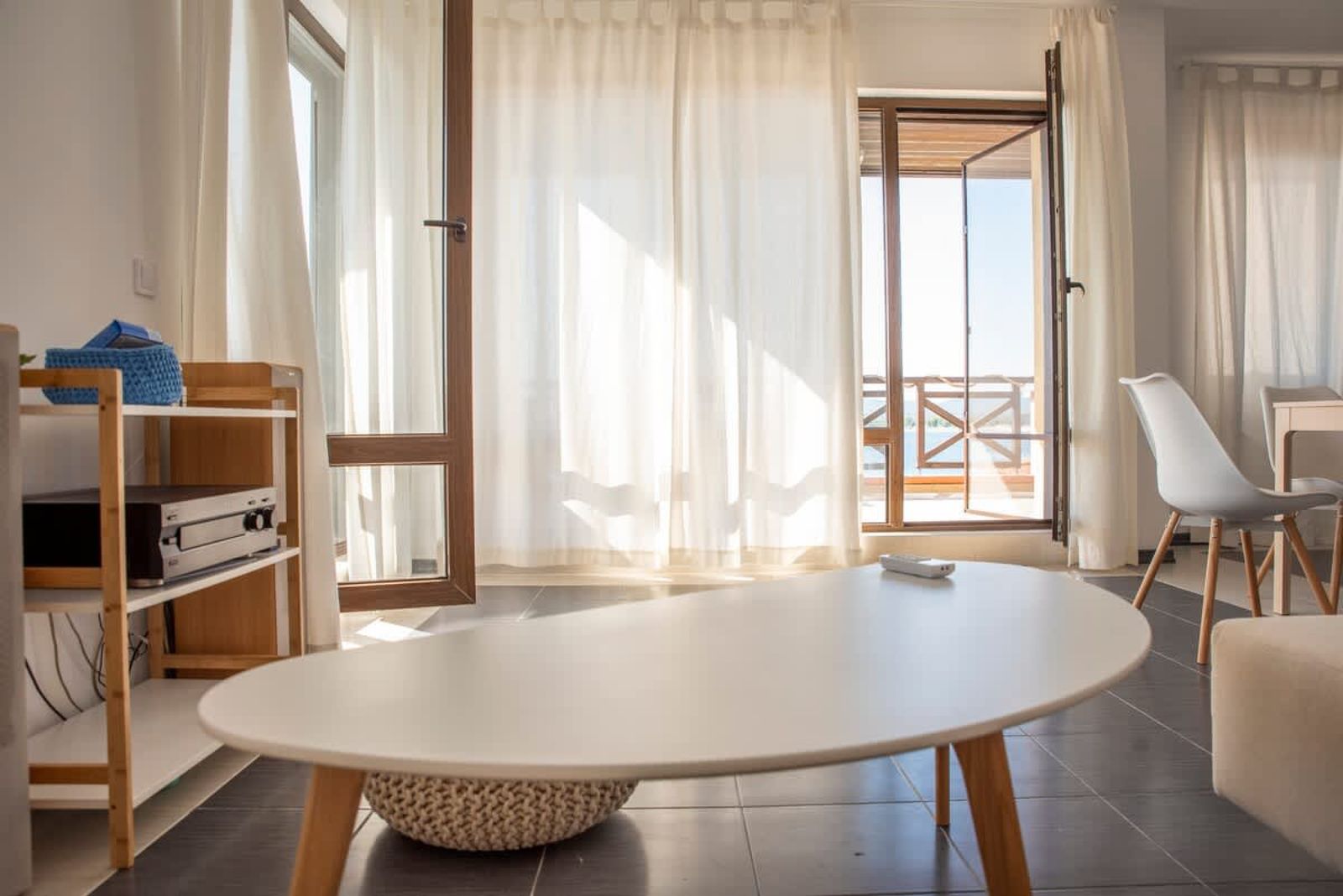 Spacious 3BD flat with Parking and Sea View - Photo 17