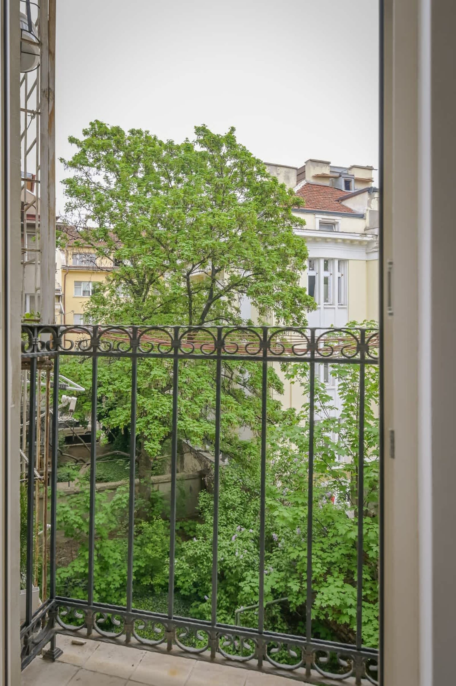 The Simple Place ~ Close to Slaveykov Square - Photo 35