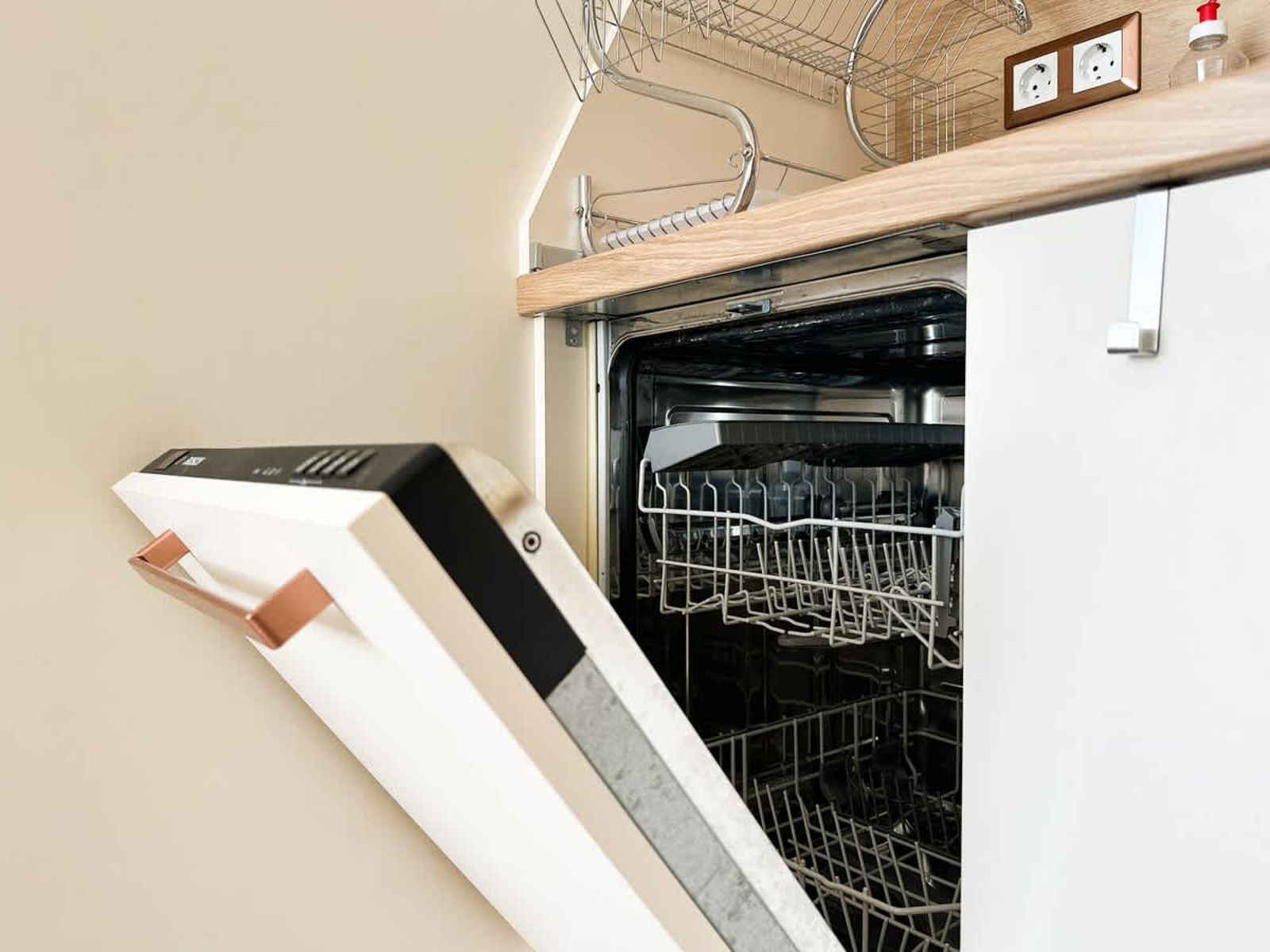 Contemporary City Stay - Photo 9