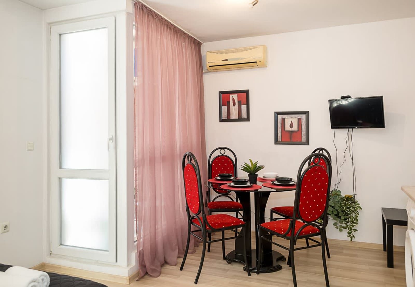 Studio Near Grand Mall Varna | Cozy &amp; Convenient - Photo 4