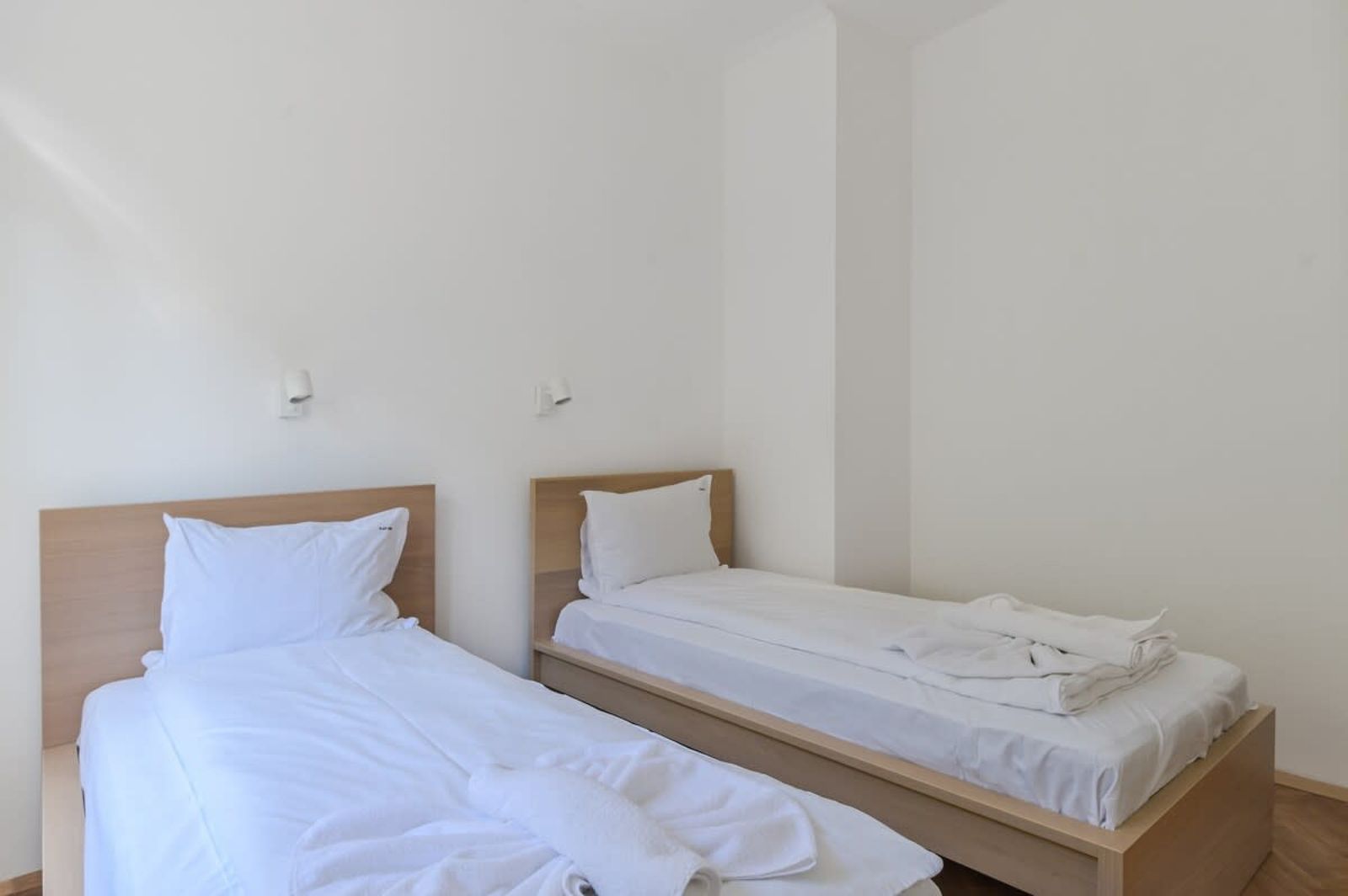 Bright Two-Bedroom Apartment in Top Center - Photo 17