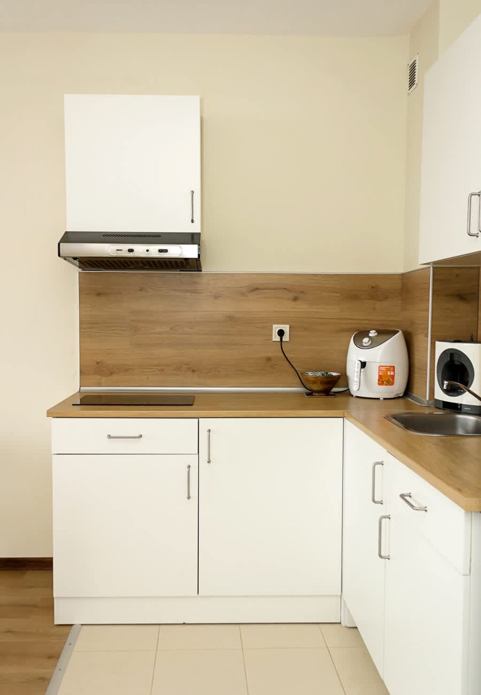 Cozy 1BD Flat in Golden Sands with All You Need - Photo 5